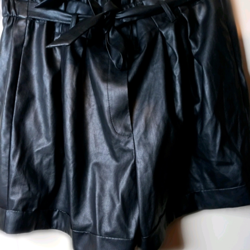 Faux Leather Paperbag Shorts-Black(with belt)